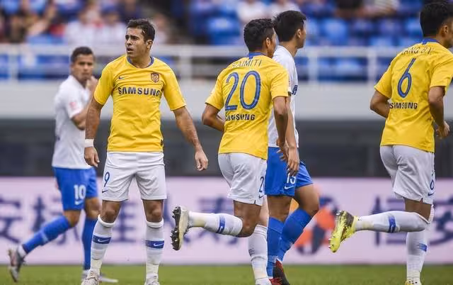 aoa体育娱乐-包含苏宁在客场遇挫败，积分榜排名缩水的词条