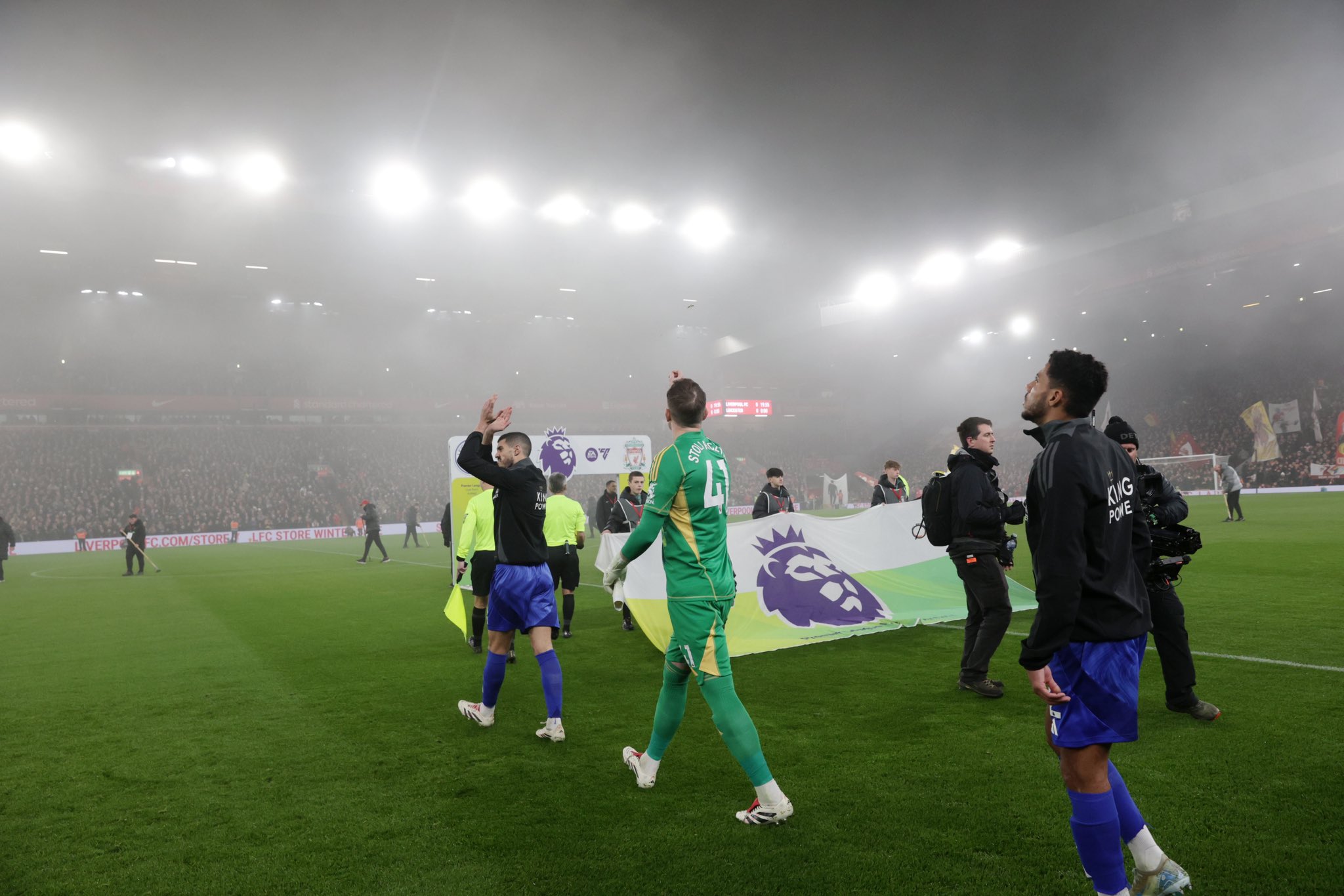 aoa体育娱乐-关于莱斯特城后防彪炳！球迷双眼短的信息