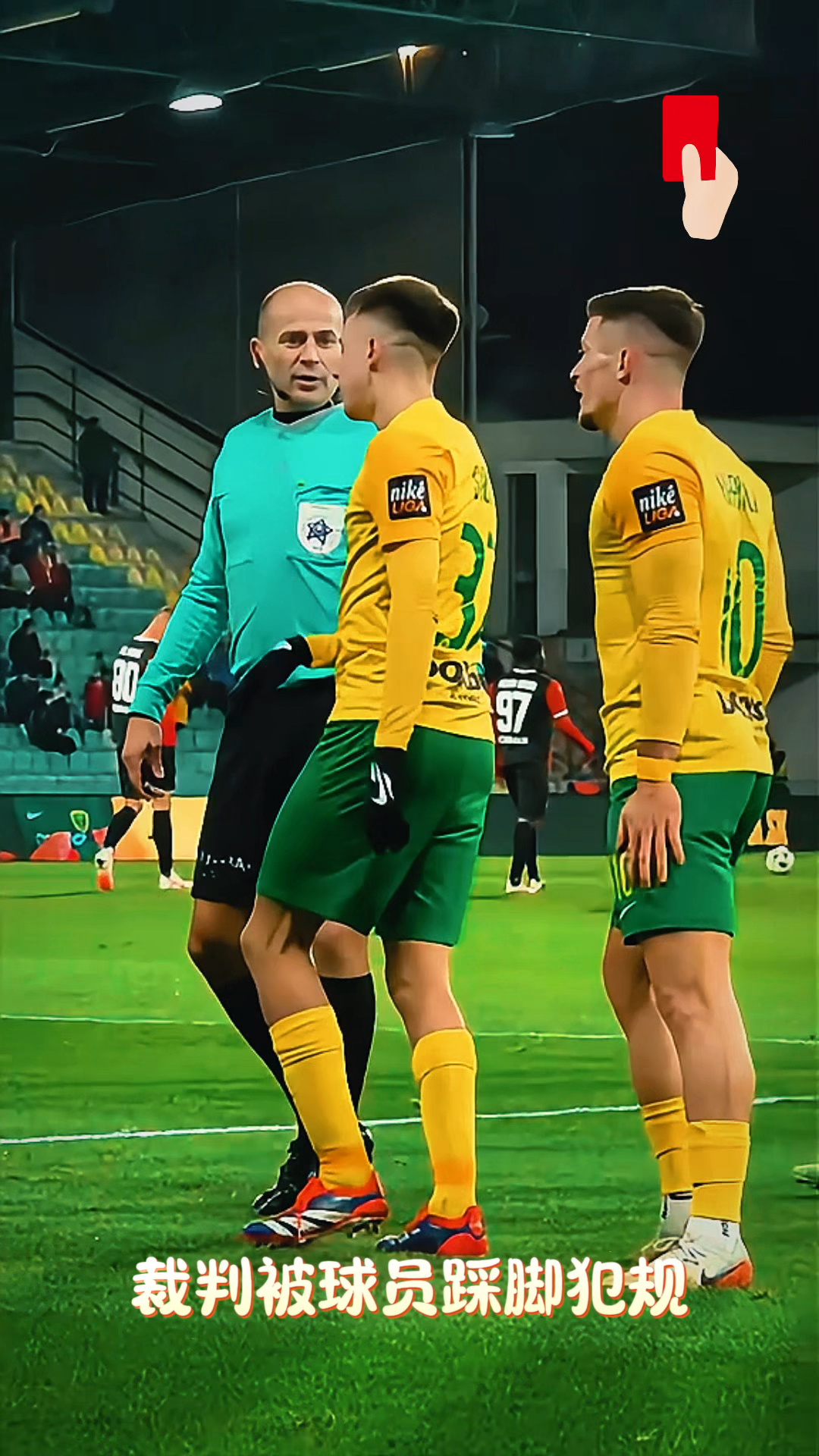 关于佛罗伦萨中场飞铲犯规,被红牌罚下的信息 关于佛罗伦萨中场飞铲犯规,被红牌罚下的信息