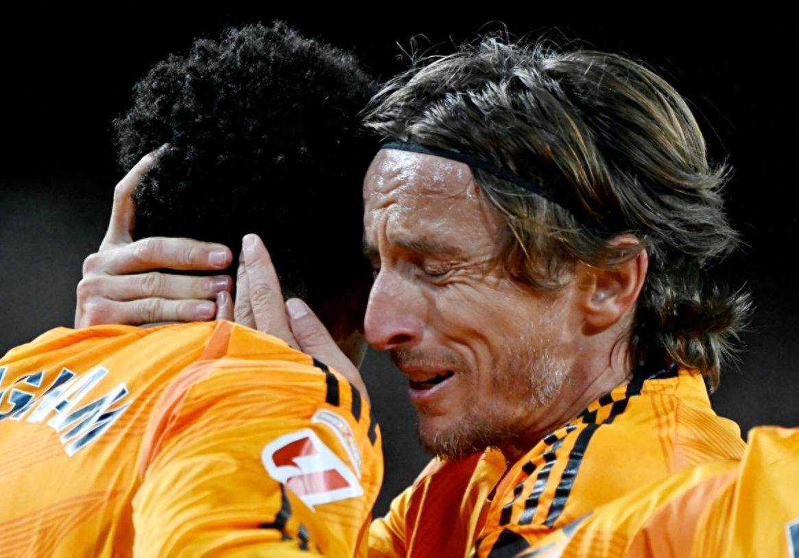 aoa体育娱乐-包含瓦伦西亚退役球员回归训练场，备战下一场比赛的词条