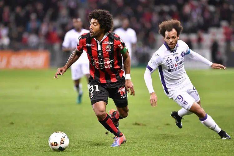 包含朗斯在主场比赛中保持稳定,成功积累分数的词条 包含朗斯在主场比赛中保持稳定,成功积累分数的词条