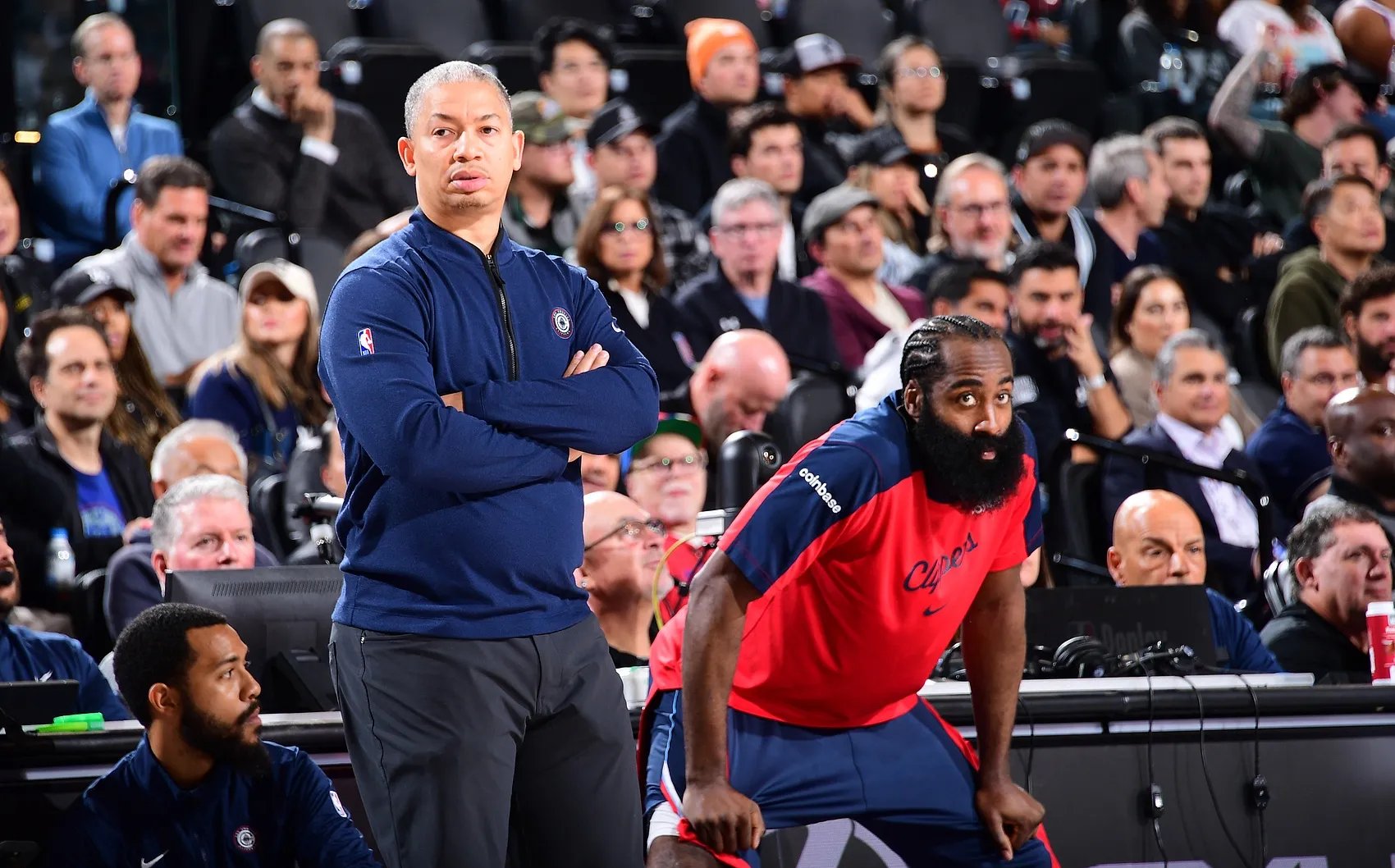 教练团队策略明智,队伍成功防守! 教练团队策略明智,队伍成功防守!