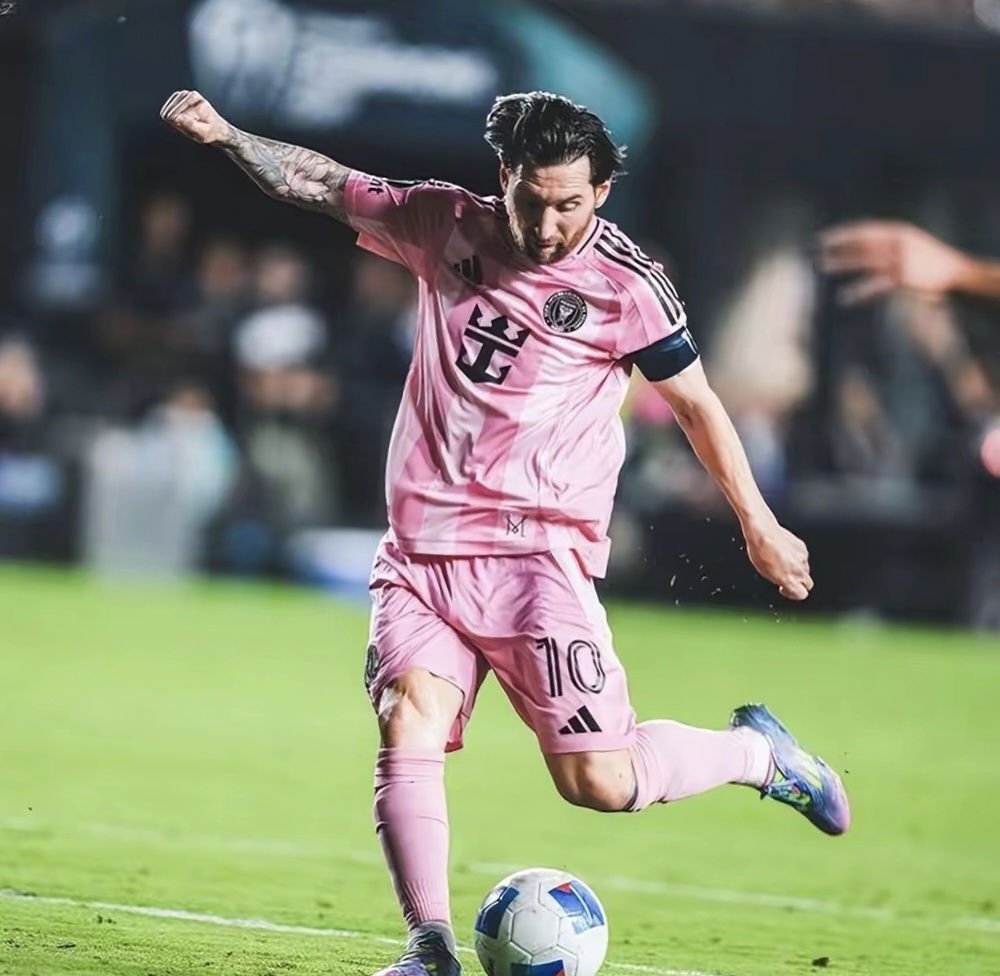 aoa体育-荷兰阿贾克斯队力挽狂澜，逆转击败对手