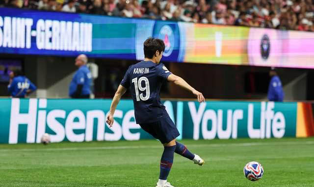 aoa体育-巴黎球迷欢呼胜利，球队实力不可忽视