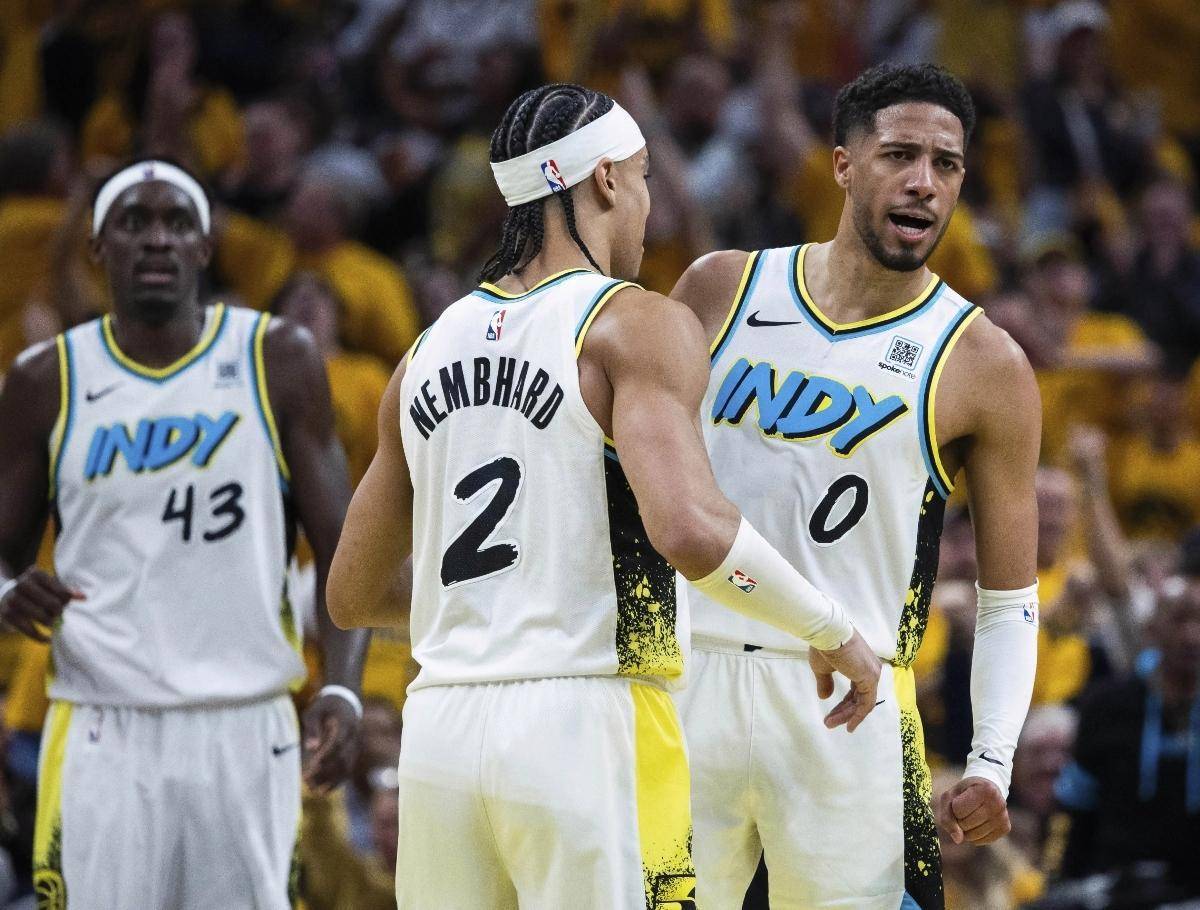 雄鹿客场逆转步行者，豪取三连胜的简单介绍