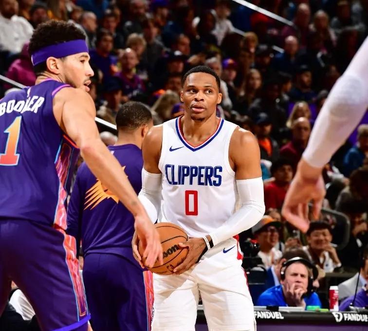 aoa体育课程-快船队遭遇四连败，球队面临压力