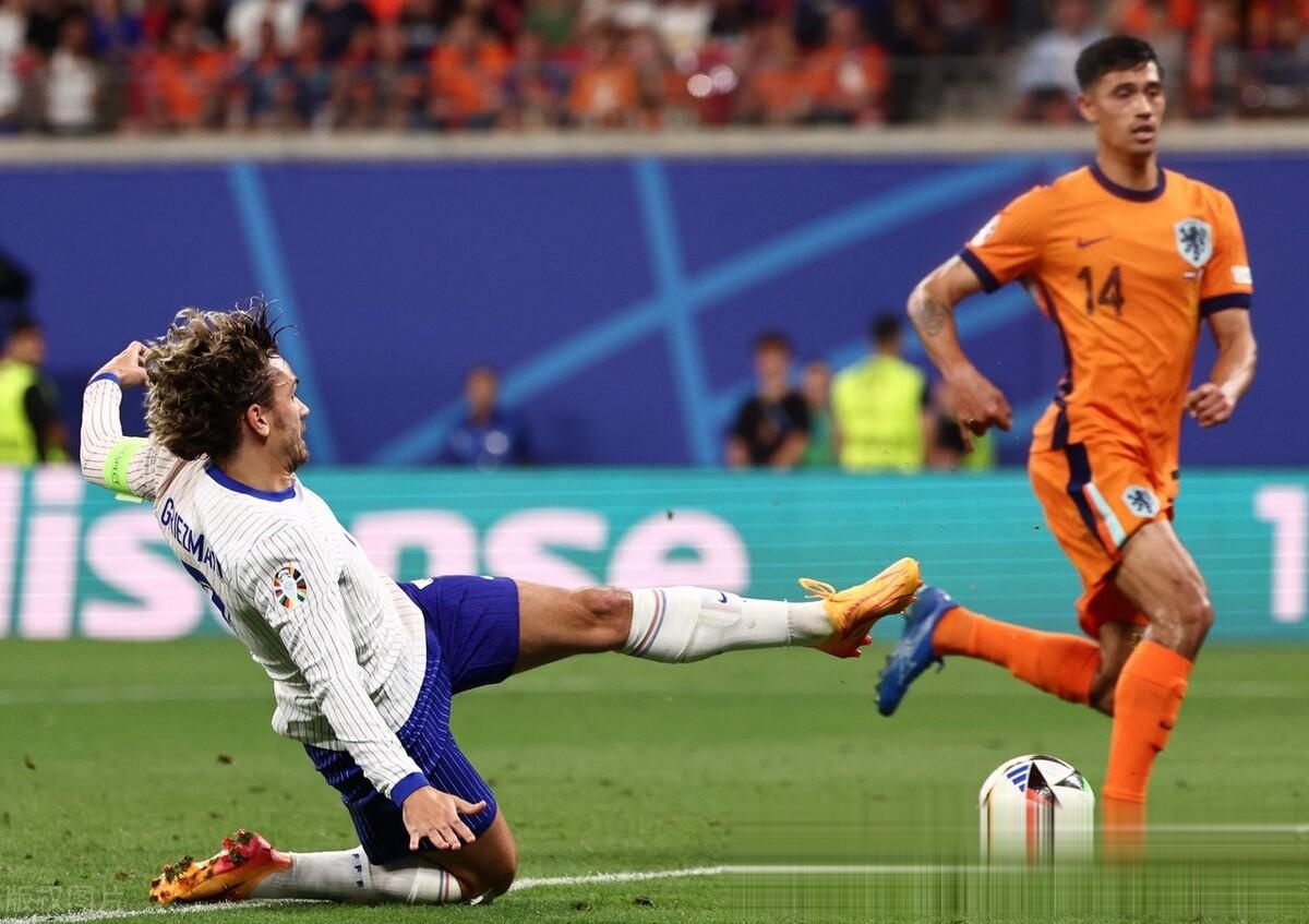 荷兰国家队后卫遭遇禁赛,球队状态下滑 荷兰国家队后卫遭遇禁赛,球队状态下滑
