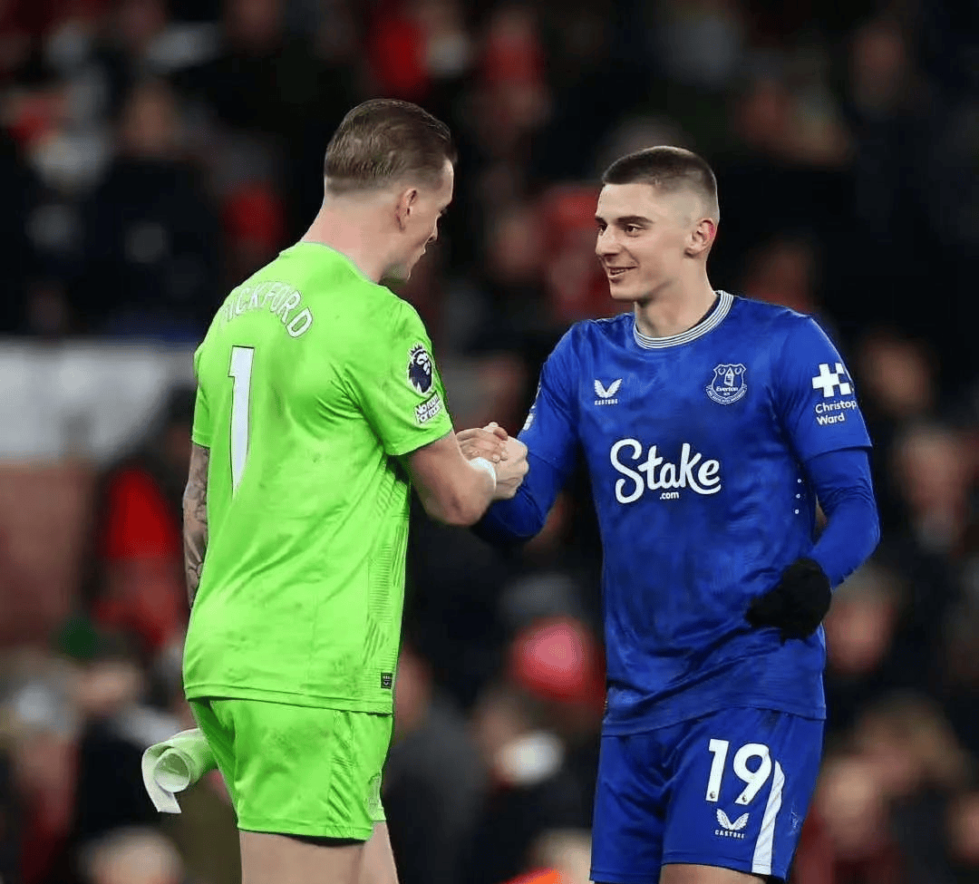 aoa体育培训-切尔西主场对阵埃弗顿，争夺胜利