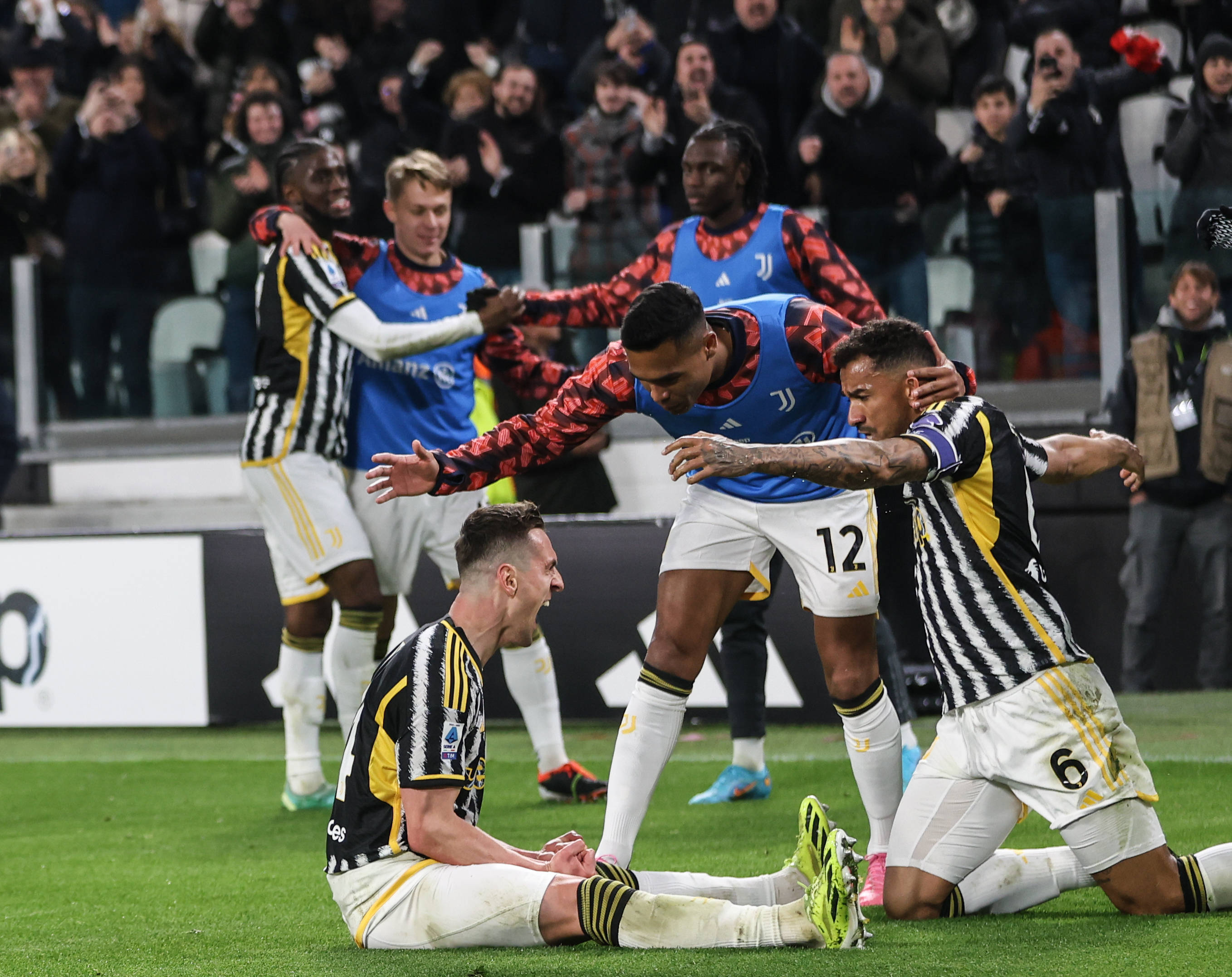 尤文图斯力争胜利赢得意大利足球冠军 尤文图斯力争胜利赢得意大利足球冠军