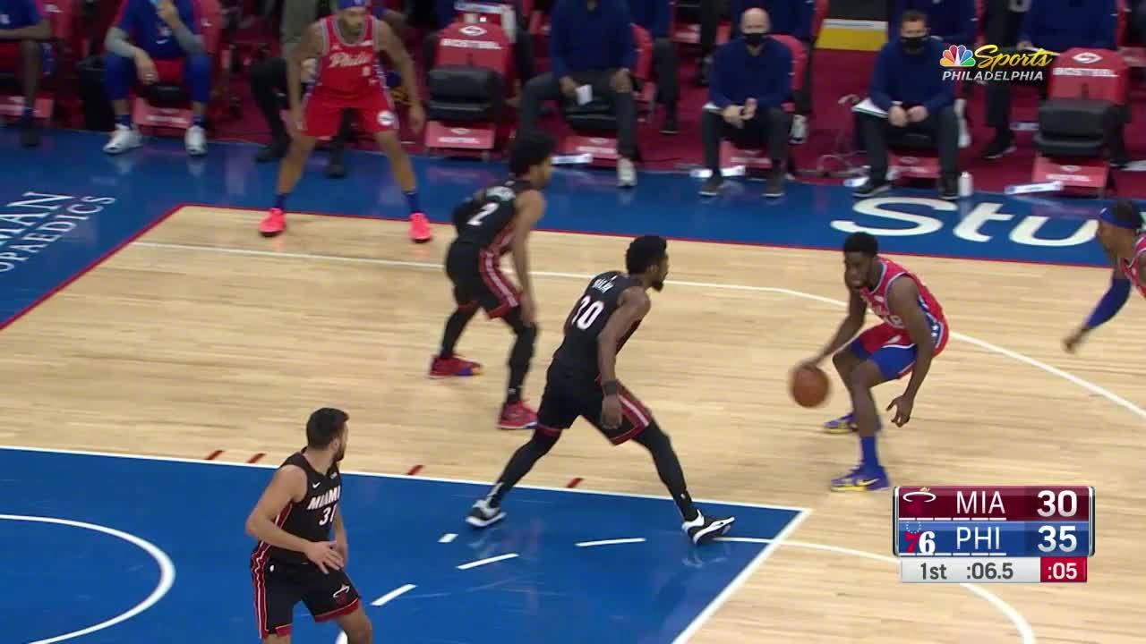 太阳主场不敌76人,西蒙斯再获三双 太阳主场不敌76人,西蒙斯再获三双