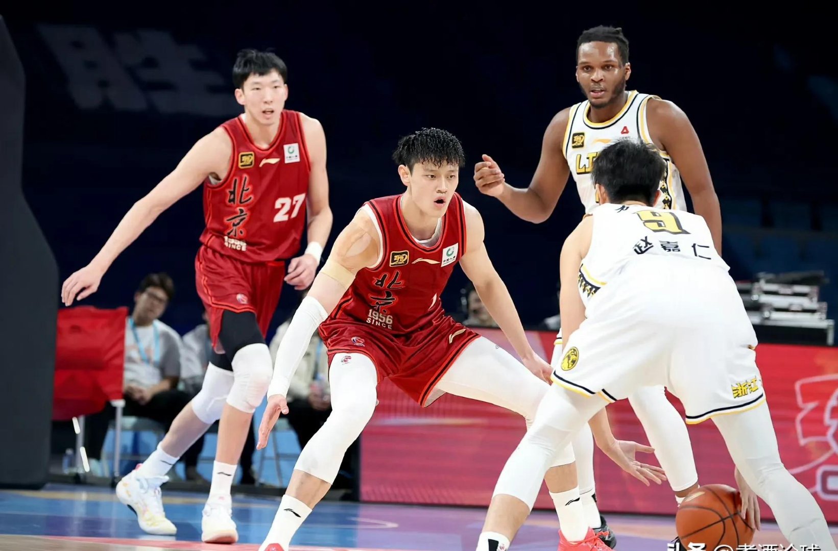 aoa体育培训-包含风云人物！球员之间的对决成为比赛亮点的词条