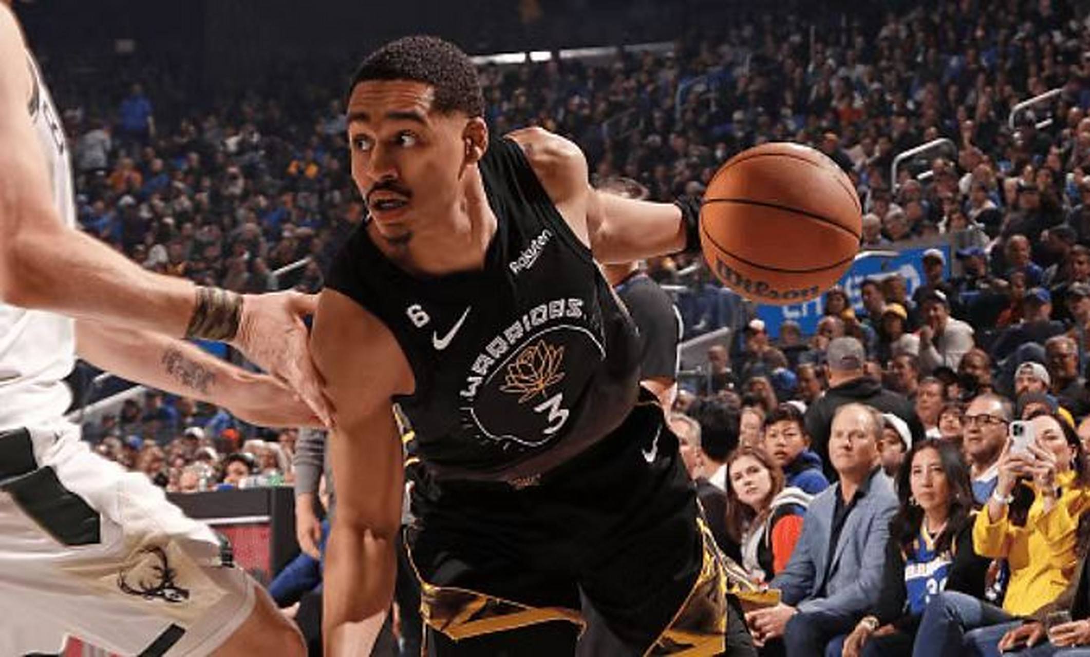 雄鹿力克勇士,主场取得胜利 雄鹿力克勇士,主场取得胜利